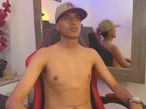 Cam4 Live Porn of Alan_Colthon