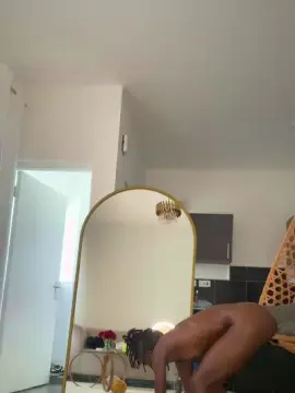 Cam4 Live Porn of Petitebouncy