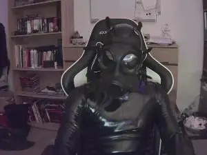 Cam4 Live Sex of latex_diver34