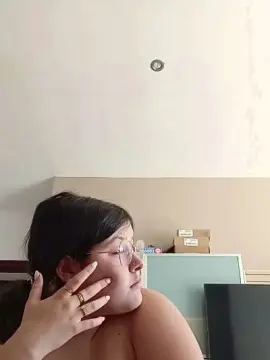 Cam4 Live Sex Cam of Xroxy237