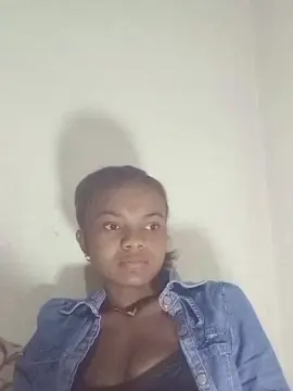 Cam4 Free Live Porn of mialisoa3