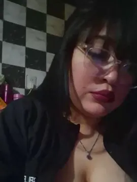 Cam4 Free Live Porn of yamila36