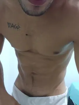 Cam4 Free Live Porn of Lewis_castroo
