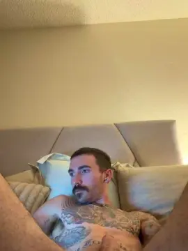 Cam4 Live Porn of BigDickJohnny25