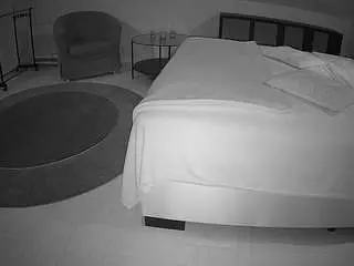 Camsoda Private Sex Chat of voyeurcam-julmodels-whitebed-6