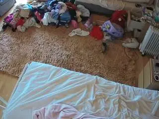 Camsoda Nude Webcam of voyeurcam-julmodels-whitebed-5