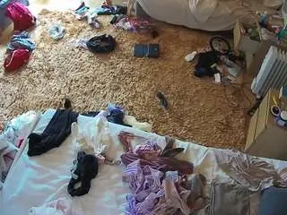 Camsoda Live Sex Cam of voyeurcam-julmodels-whitebed-5
