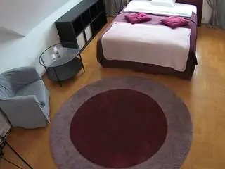 Camsoda Best Webcam of voyeurcam-julmodels-whitebed-1