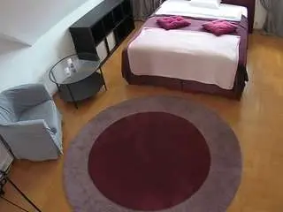 Camsoda Free Porn Cam of voyeurcam-julmodels-whitebed-1