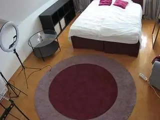 Camsoda Best Webcam of voyeurcam-julmodels-whitebed-1