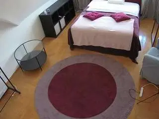Camsoda Nude Webcam of voyeurcam-julmodels-whitebed-1