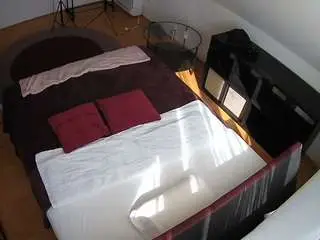 Camsoda Adult Webcams of voyeurcam-julmodels-whitebed-2