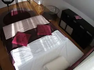 Camsoda Nude Webcam of voyeurcam-julmodels-whitebed-2