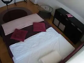 Camsoda Free Porn Cam of voyeurcam-julmodels-whitebed-2