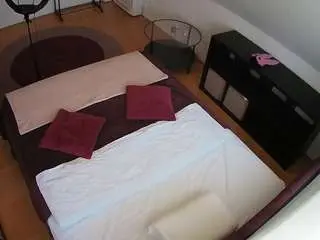 Camsoda Adult Webcams of voyeurcam-julmodels-whitebed-2