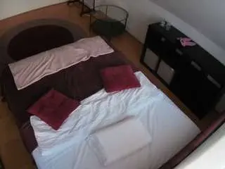 Camsoda Best Webcam of voyeurcam-julmodels-whitebed-2