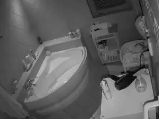Camsoda Sex Cam of voyeurcam-julmodels-bath-1st-2