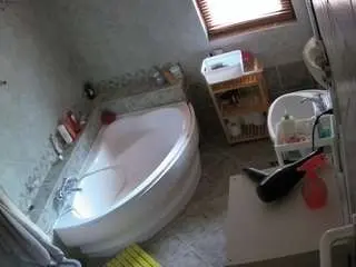 Camsoda Private Sex Chat of voyeurcam-julmodels-bath-1st-2