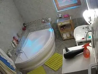 Camsoda Private Sex Chat of voyeurcam-julmodels-bath-1st-2