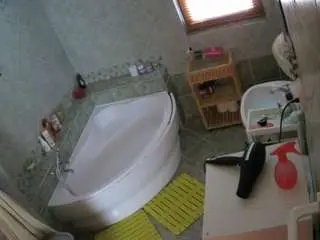 Camsoda Adult Video Chat of voyeurcam-julmodels-bath-1st-2