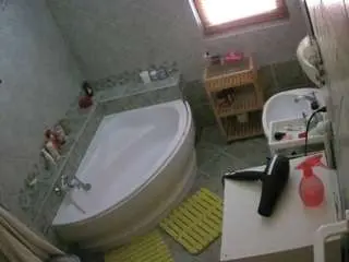Camsoda Live Sex Cam of voyeurcam-julmodels-bath-1st-2