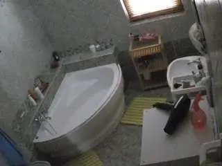 Camsoda Free Porn Cam of voyeurcam-julmodels-bath-1st-2