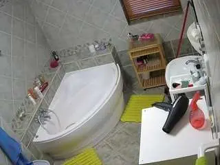 Camsoda Adult Webcam of voyeurcam-julmodels-bath-1st-2