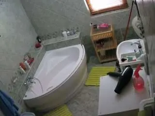Camsoda Live Sex Cam of voyeurcam-julmodels-bath-1st-2
