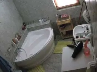 Camsoda Adult Video Chat of voyeurcam-julmodels-bath-1st-2