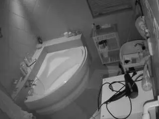 Camsoda Private Sex Chat of voyeurcam-julmodels-bath-1st-2