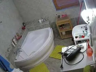 Camsoda Adult Video Chat of voyeurcam-julmodels-bath-1st-2