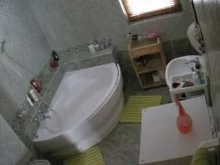 Camsoda Private Sex Chat of voyeurcam-julmodels-bath-1st-2