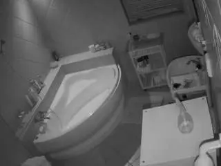 Camsoda Free Porn Cam of voyeurcam-julmodels-bath-1st-2