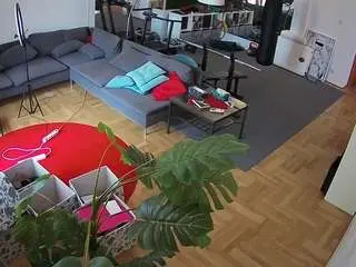 Camsoda Adult Webcams of voyeurcam-julmodels-living-2