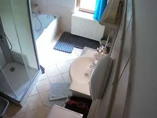 Camsoda Adult Webcam of voyeurcam-julmodels-bath-2nd-2