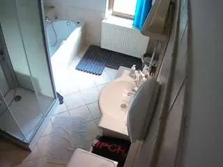 Camsoda Adult Video Chat of voyeurcam-julmodels-bath-2nd-2