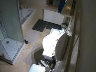 Camsoda Private Sex Chat of voyeurcam-julmodels-bath-2nd-2