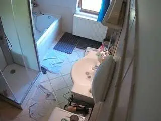 Camsoda Live Sex Cam of voyeurcam-julmodels-bath-2nd-2
