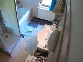 Camsoda Watch Live Sex Cams of voyeurcam-julmodels-bath-2nd-2