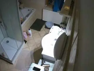 Camsoda Live Sex Cam of voyeurcam-julmodels-bath-2nd-2