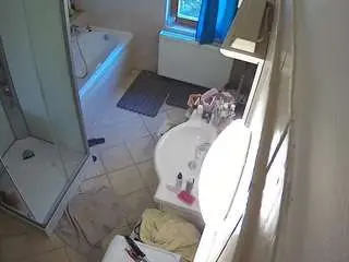 Camsoda Sex Cam of voyeurcam-julmodels-bath-2nd-2