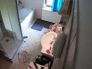 Camsoda Nude Webcam of voyeurcam-julmodels-bath-2nd-2