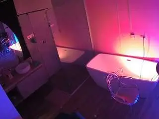 Camsoda Private Sex Chat of voyeurcam-casa-salsa-bathroom-2