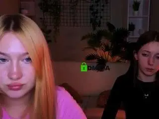 Camsoda Sex Cam of playful-sophie