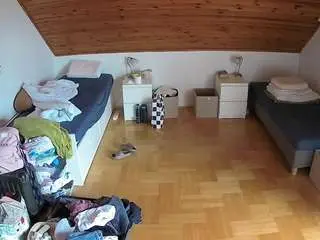 Camsoda Adult Webcams of voyeurcam-julmodels-greybed-3