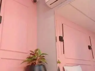 Camsoda Sex Cam of mia-colllins