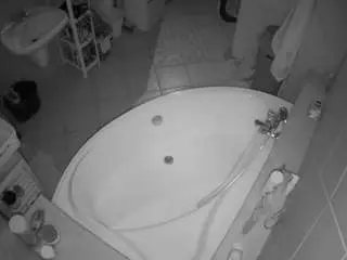 Camsoda Adult Webcam of voyeurcam-julmodels-bath-1st-1