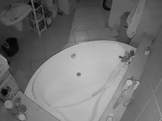 Camsoda Private Sex Chat of voyeurcam-julmodels-bath-1st-1