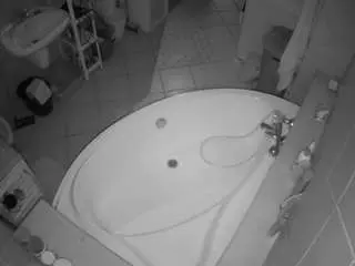 Camsoda Adult Webcam of voyeurcam-julmodels-bath-1st-1