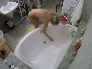 Camsoda Sex Cam of voyeurcam-julmodels-bath-1st-1